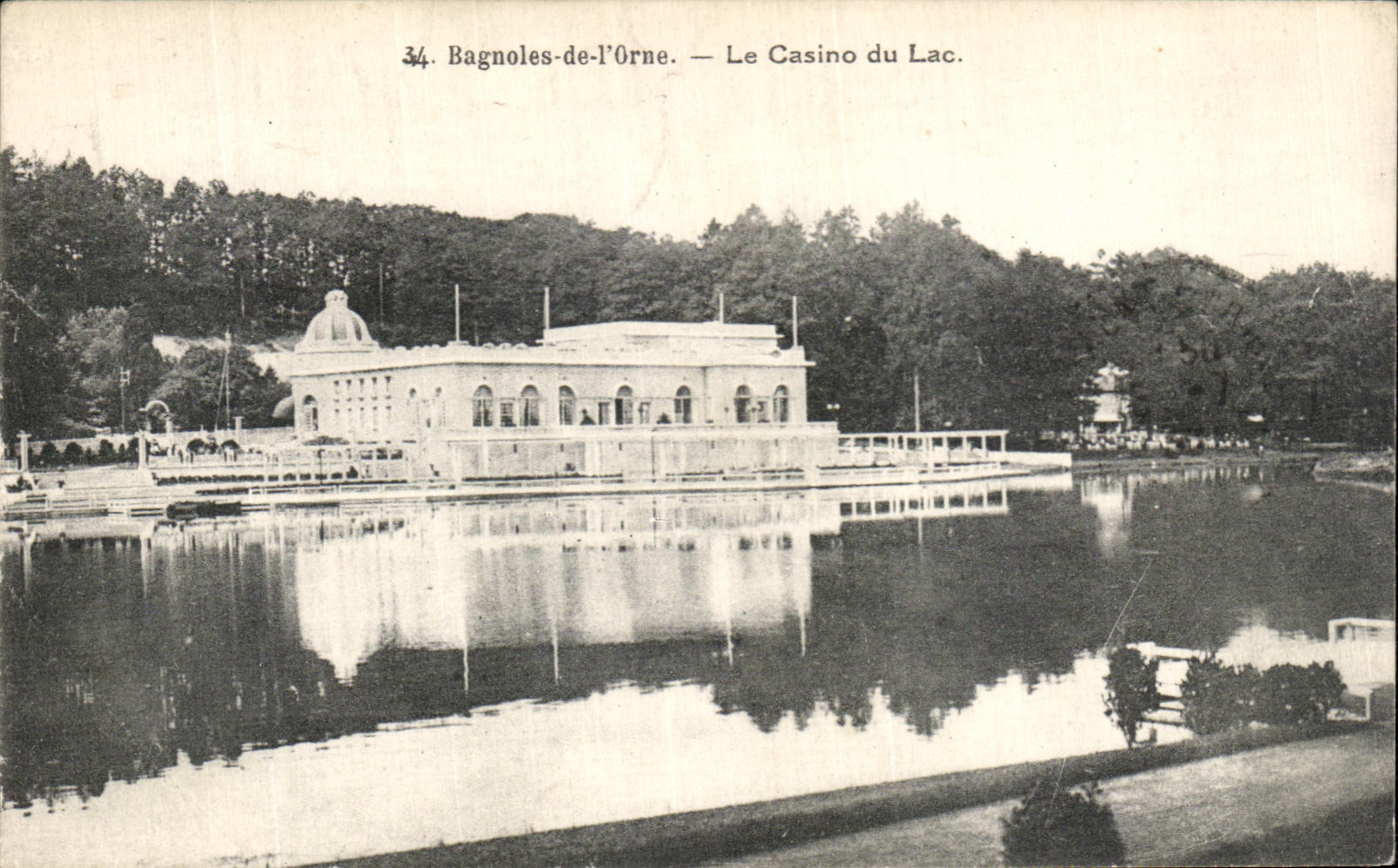 La POSTAL de la VENDIMIA Bagnoles de L adorna el casino del lago