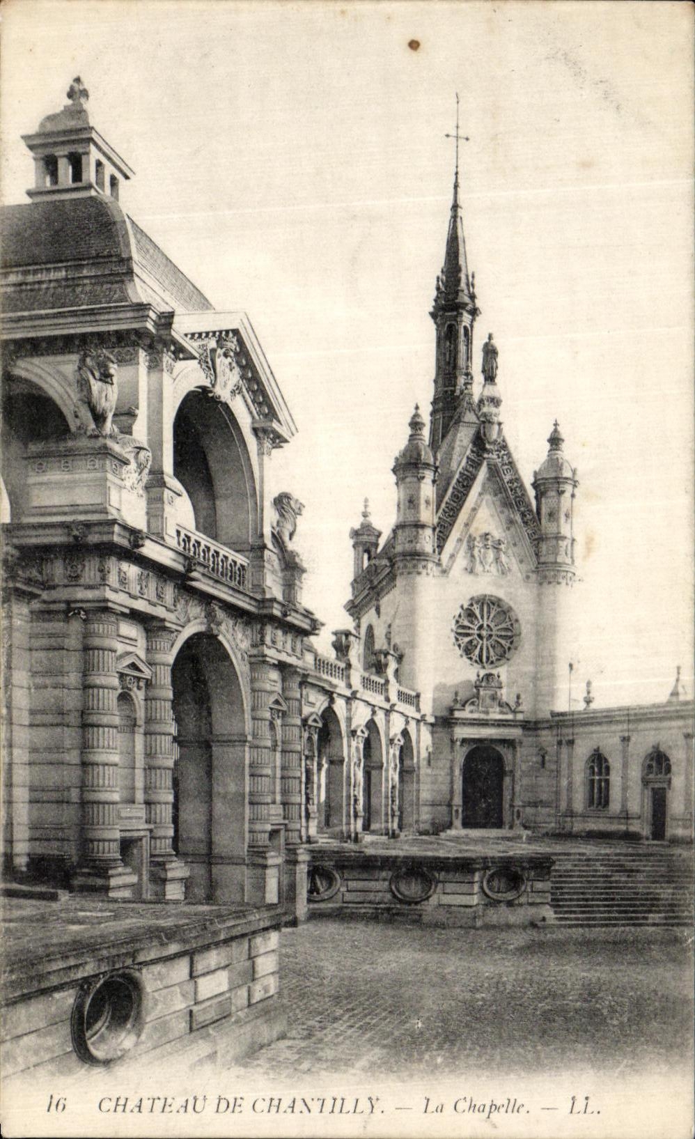 VINTAGE POSTCARD Castle Of Chantilly the vault
