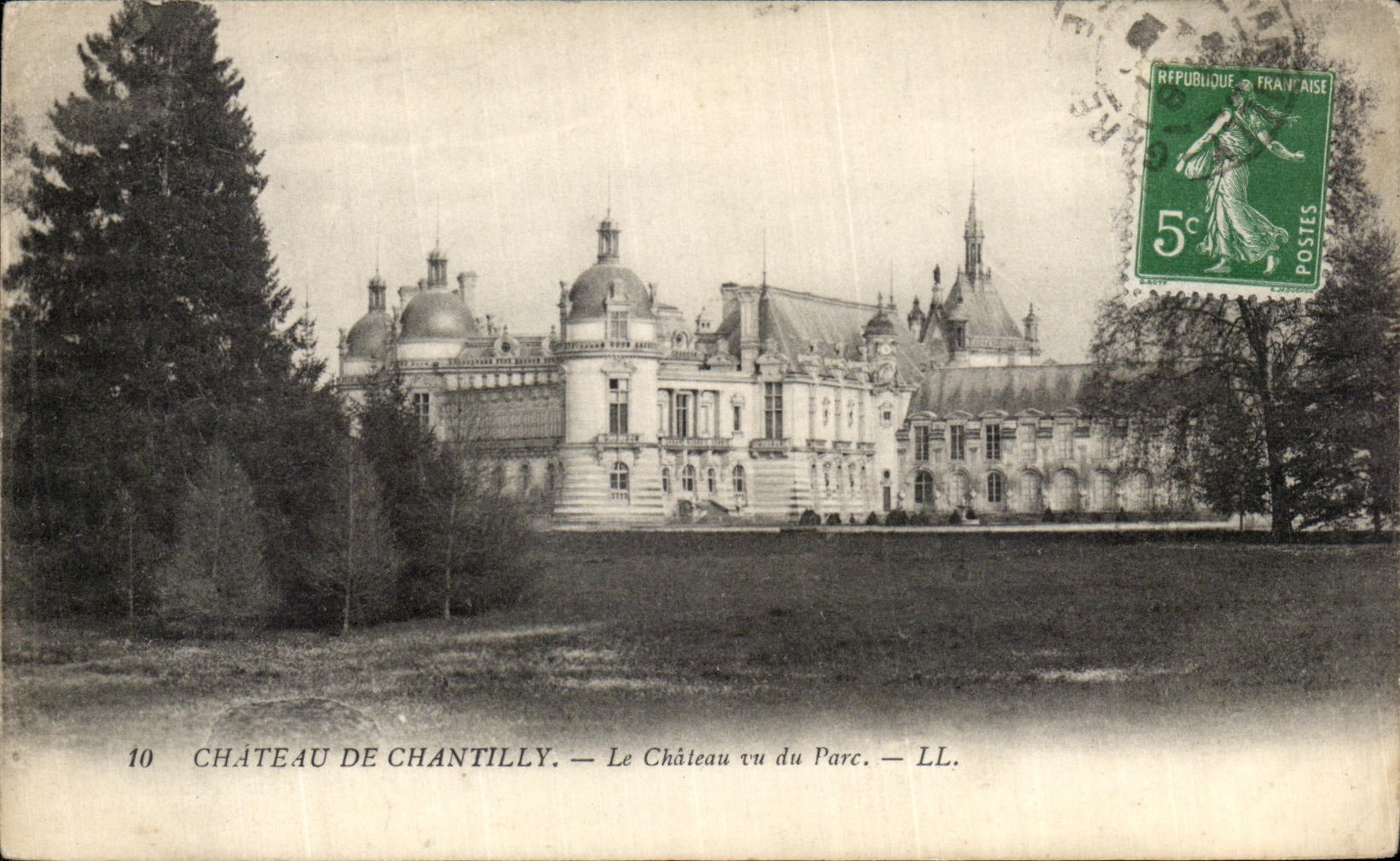 VINTAGE POSTCARD Castle Of Chantilly the Castle Seen of the Park