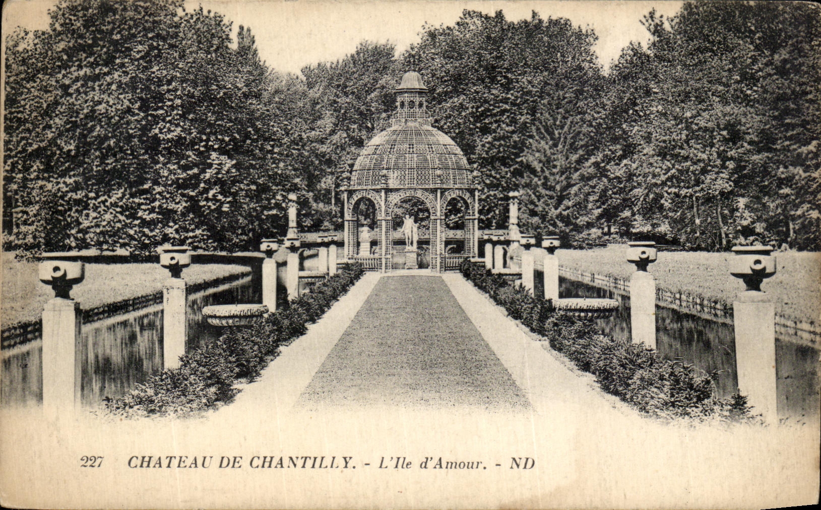 VINTAGE POSTCARD Castle Of Chantilly L island D Love