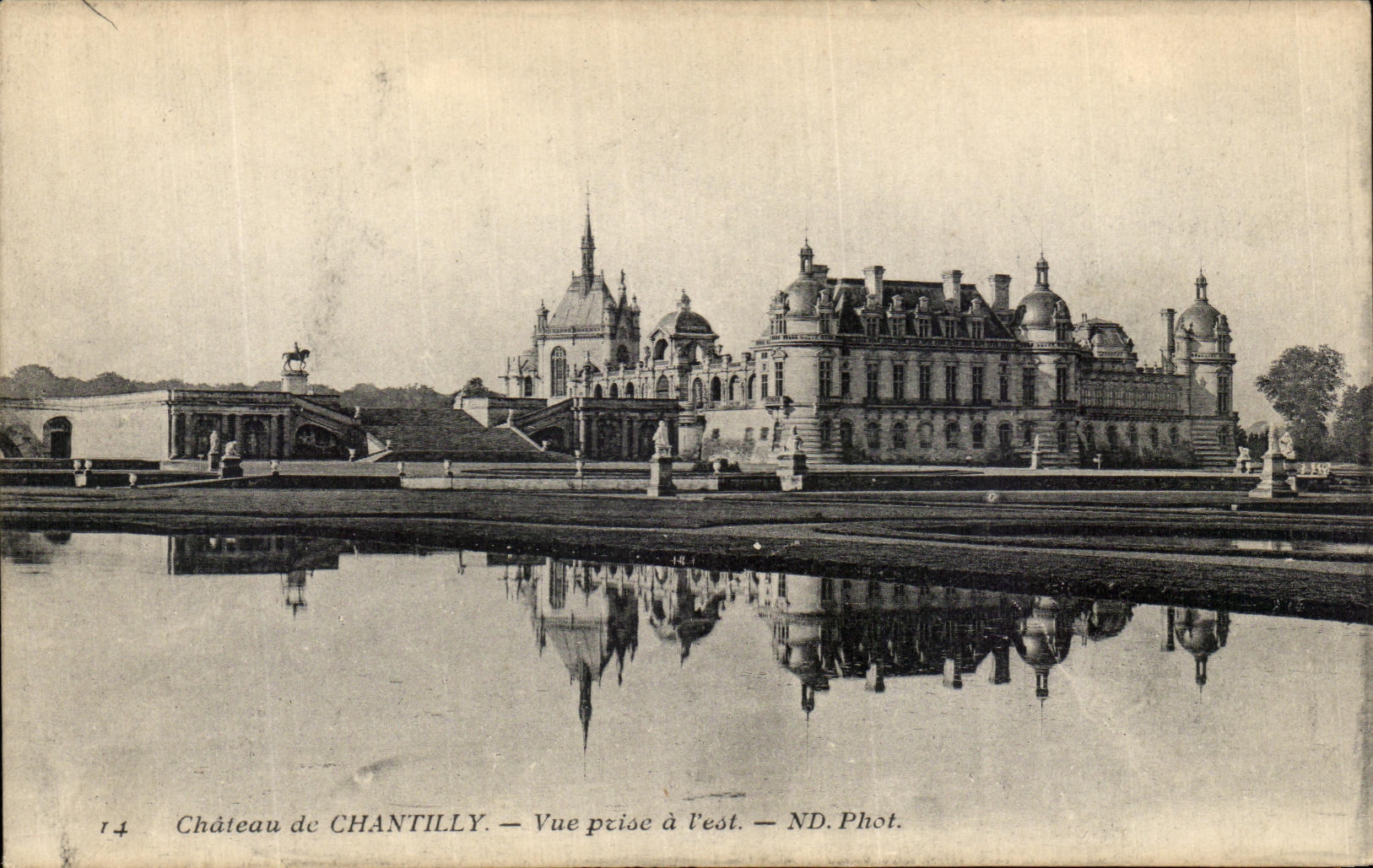 VINTAGE POSTCARD Castle Of Chantilly Seen from has L is