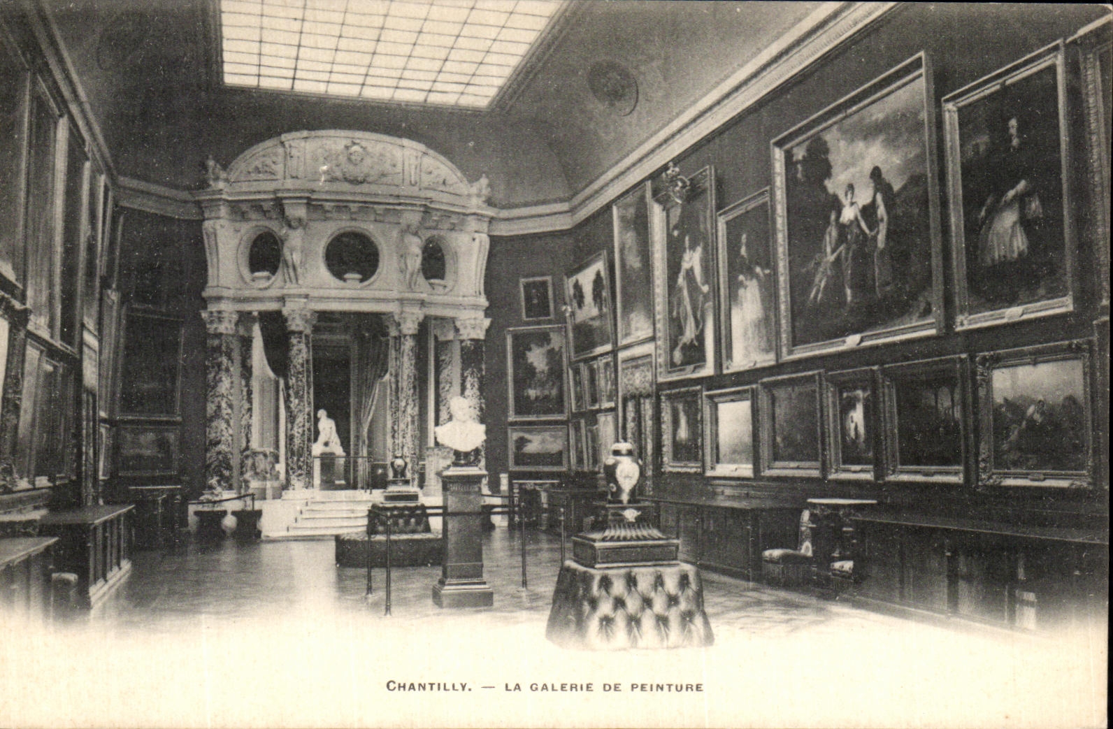 VINTAGE POSTCARD Chantilly the Picture gallery
