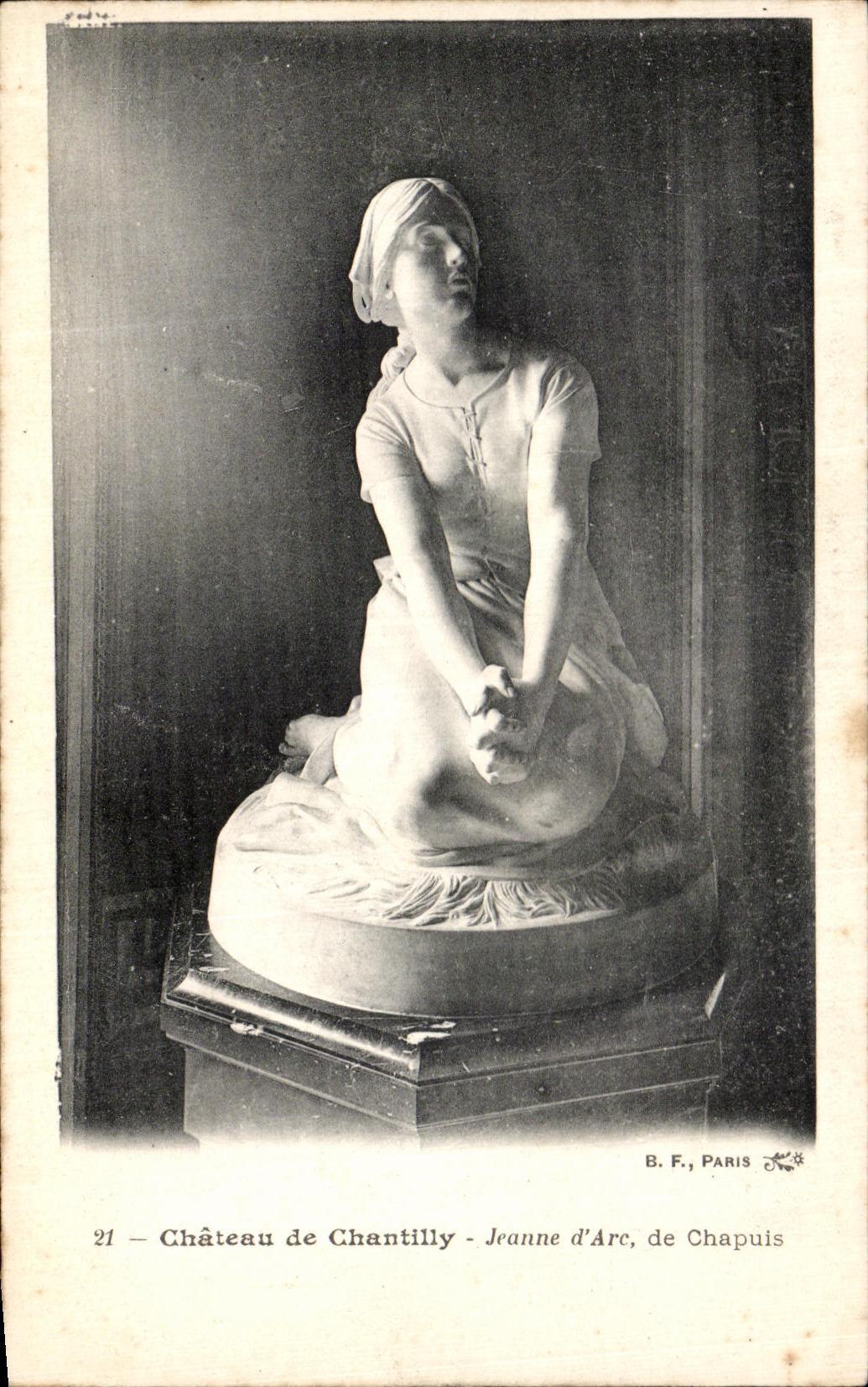 VINTAGE POSTCARD Castle Of Chantilly Jeanne D Arc of Chapuis