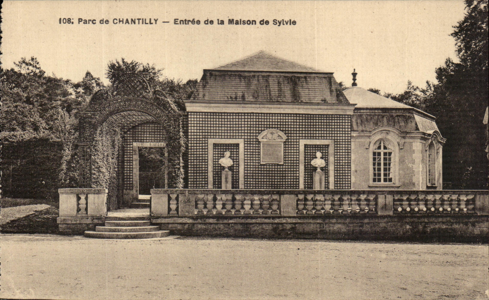CPA Pare de Chantilly Entree de la maison de Sylvie