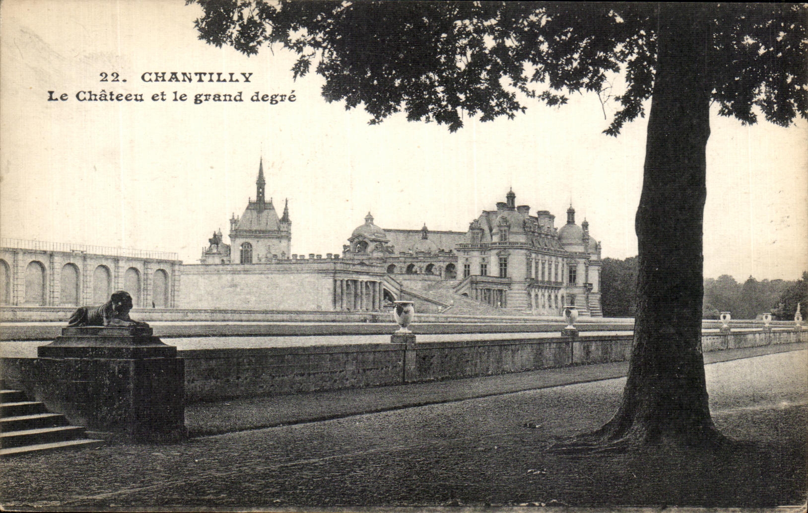 CPA Chantilly Le Chateau et le grand degre