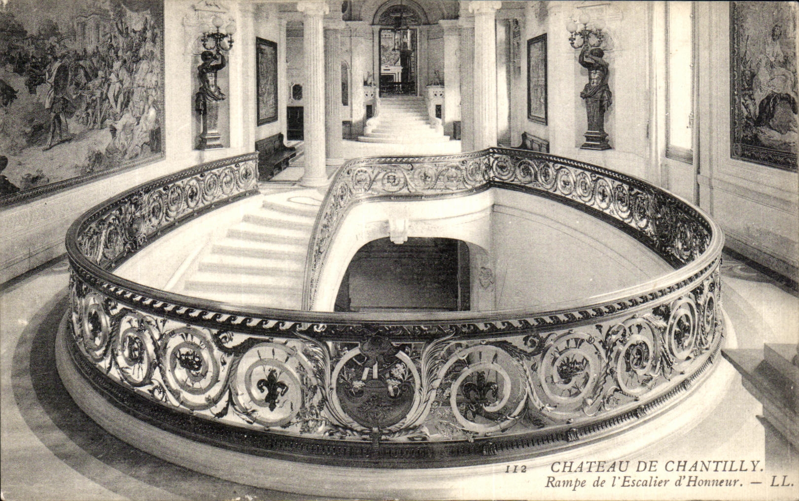 CPA Chateau De Chantilly Rampe de l escalier d honneur