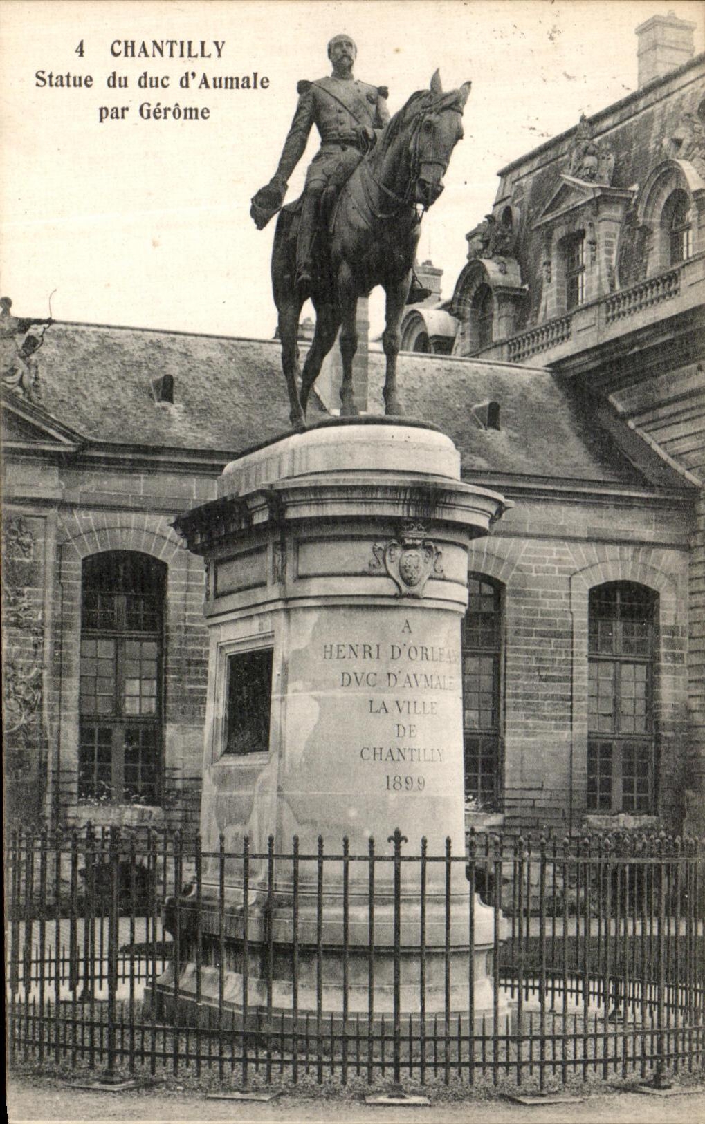 CPA Chantilly Statue du duc d Aumale par Gerome