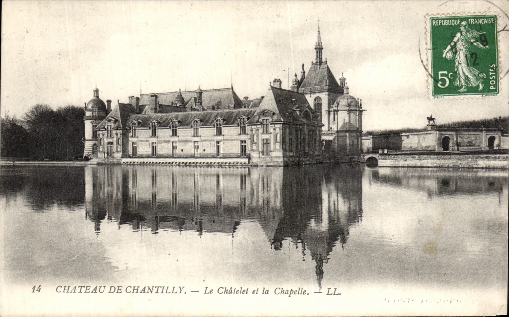 VINTAGE POSTCARD Castle Of Chantilly Chatelet and the vault