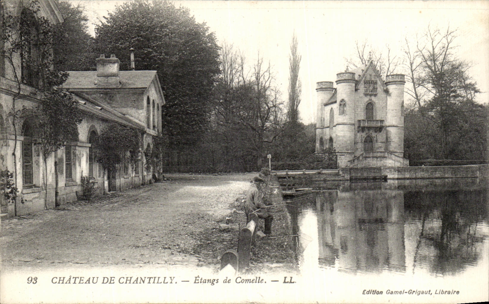 CPA Chateau De Chantilly Etangs de Comelle pecheur
