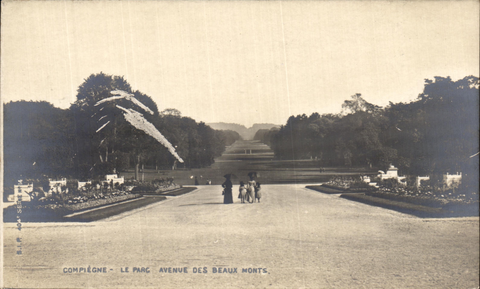 VINTAGE POSTCARD Compiegne the Park Avenue of the beautiful mounts