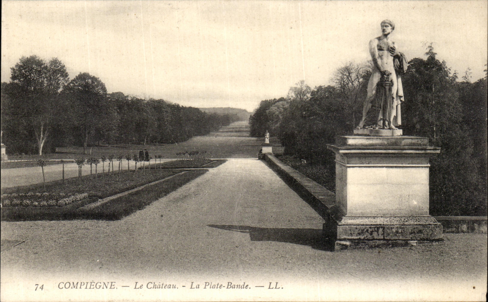 VINTAGE POSTCARD Compiegne the Castle the punt bandages