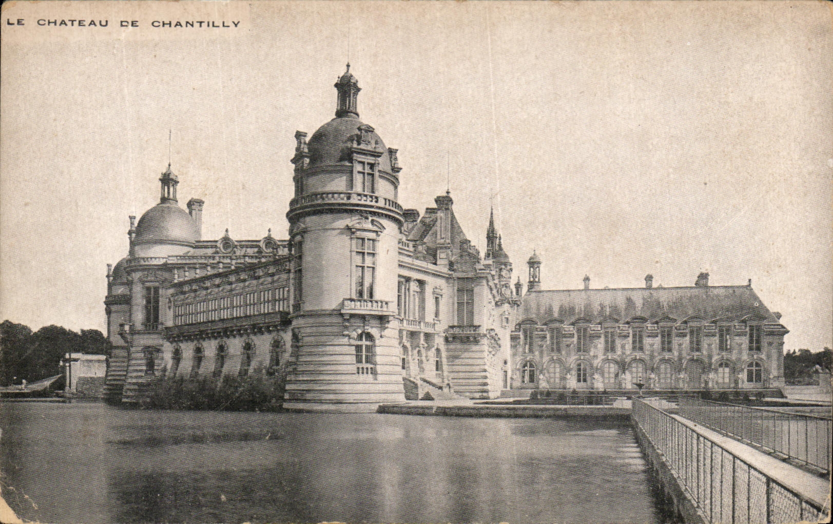 VINTAGE POSTCARD the Castle of Chantilly