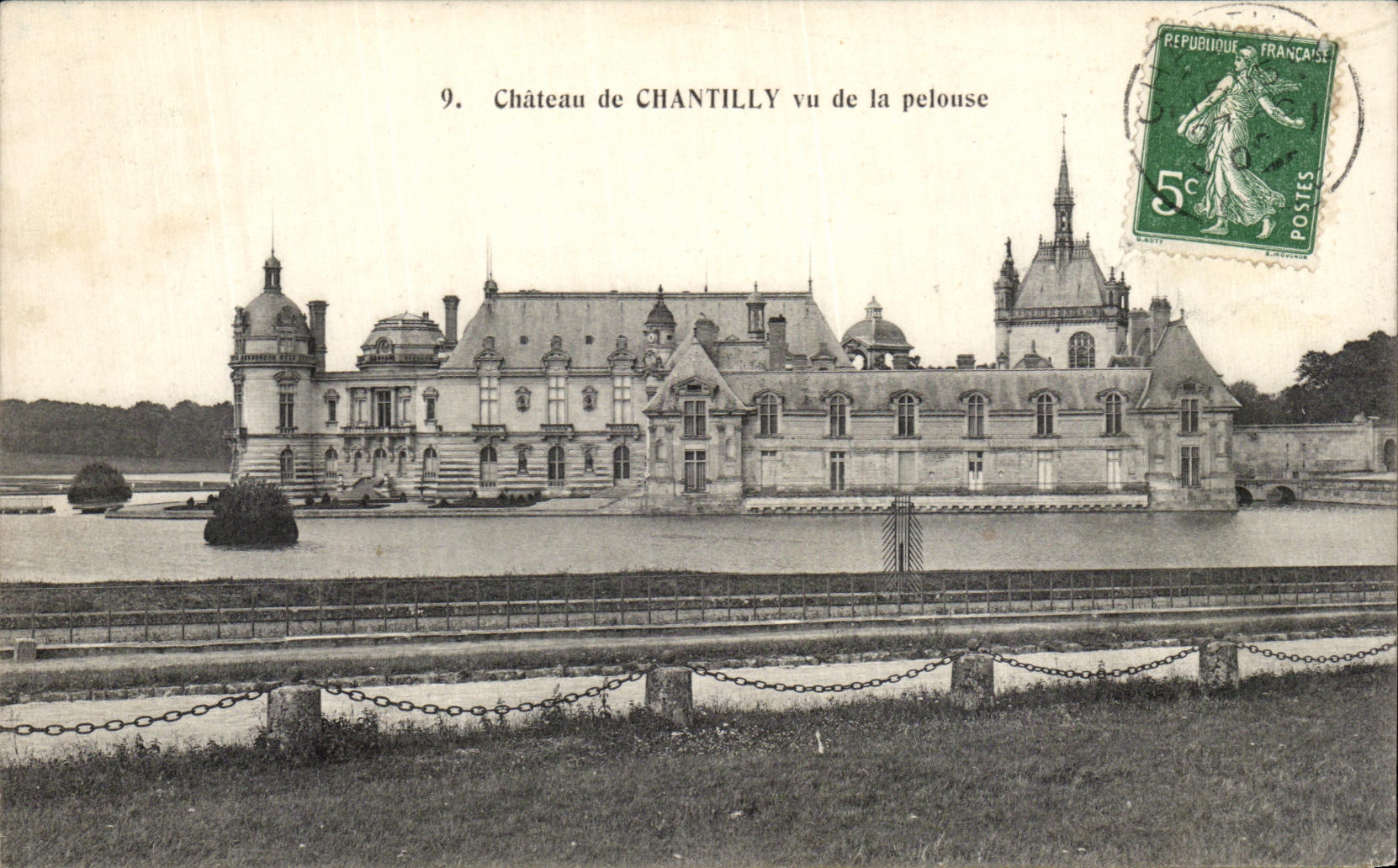 VINTAGE POSTCARD Castle of Chantilly Seen of the lawn