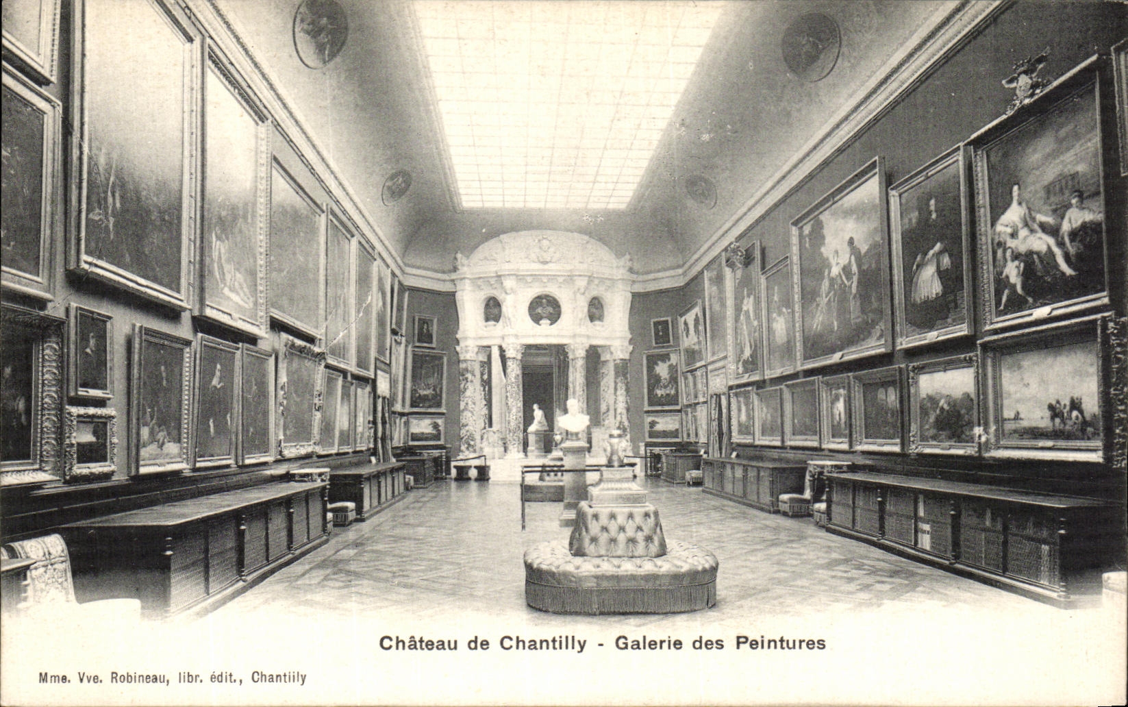 VINTAGE POSTCARD Chantille Castle of Gallery of Paintings