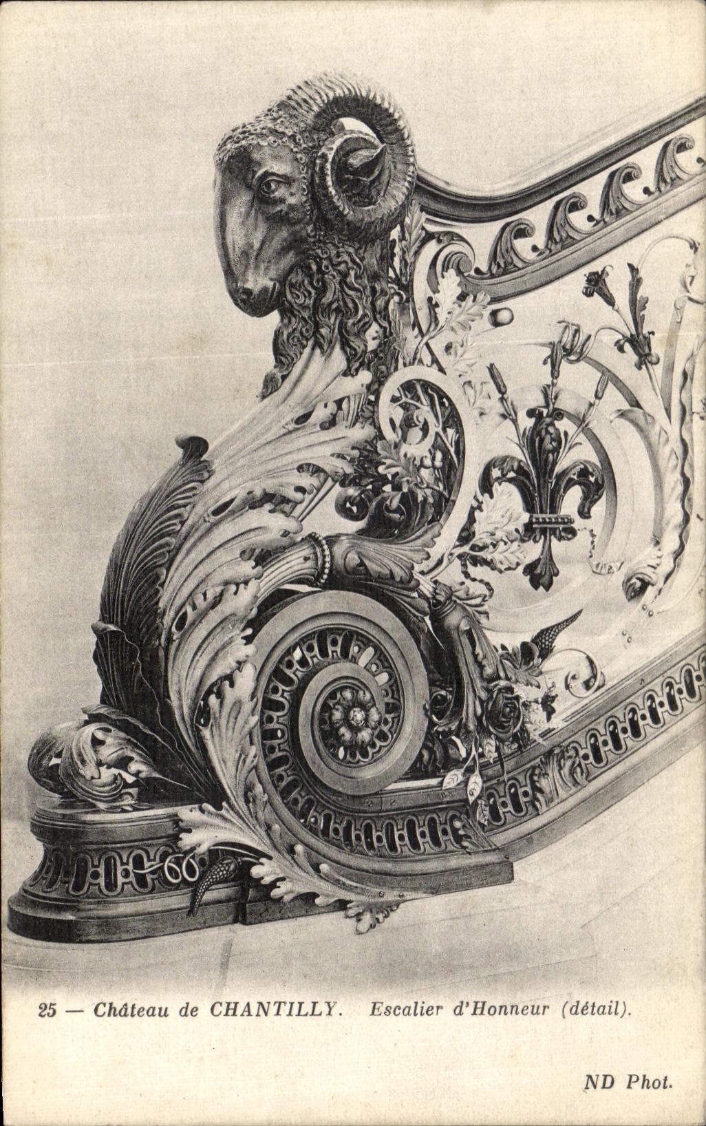 CPA Chantille Chateau Escalier d honneur