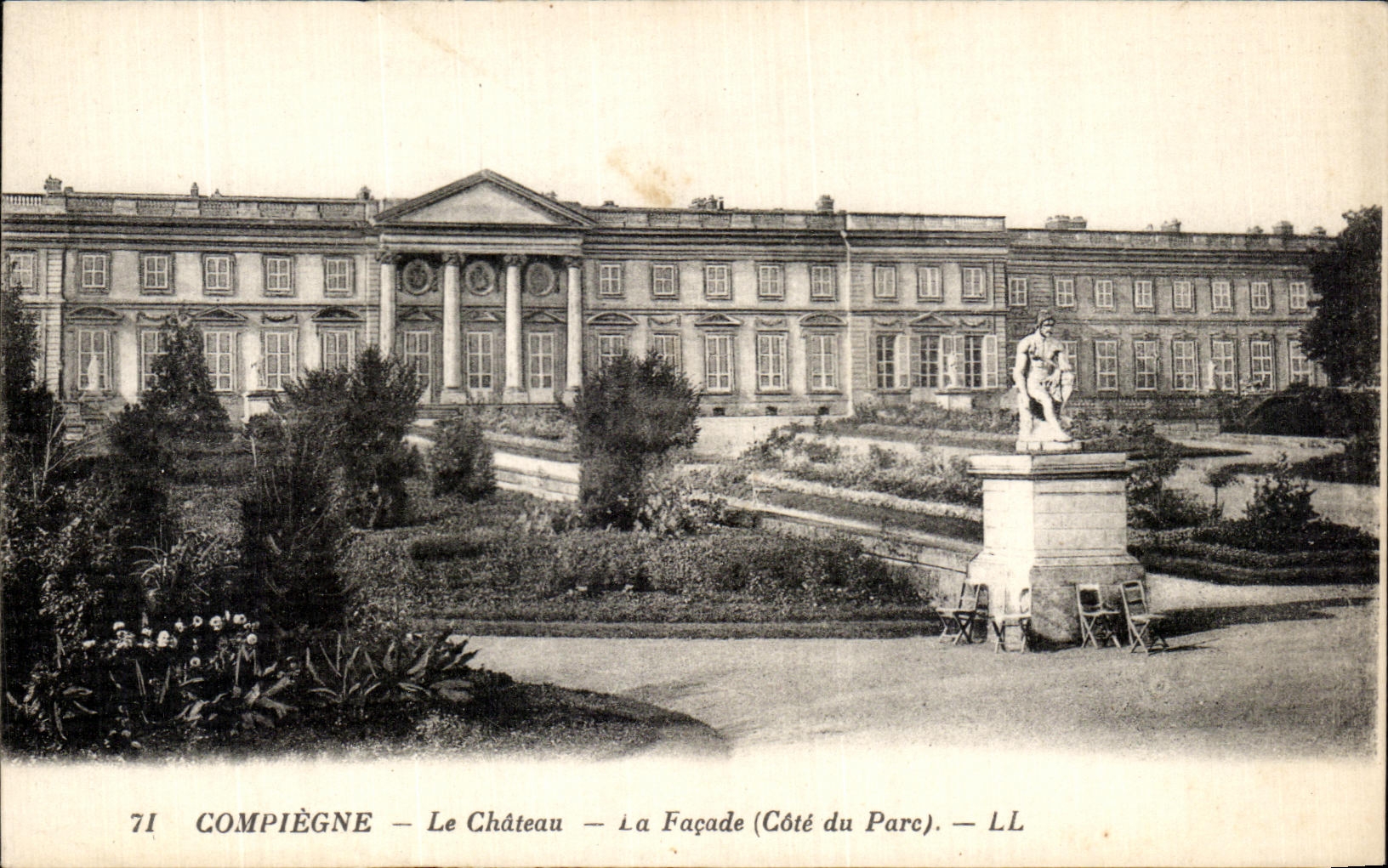 VINTAGE POSTCARD Compiegne the Castle the Frontage
