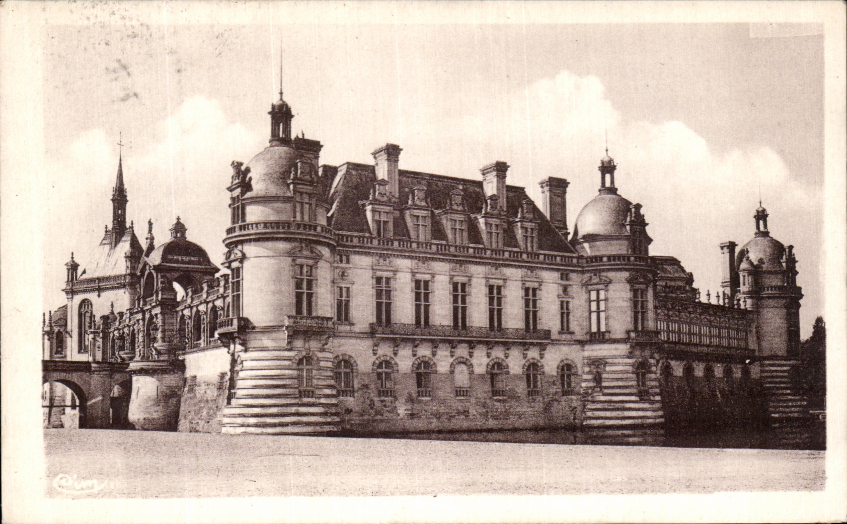 VINTAGE POSTCARD Castle Of Northern Chantilly Facade is