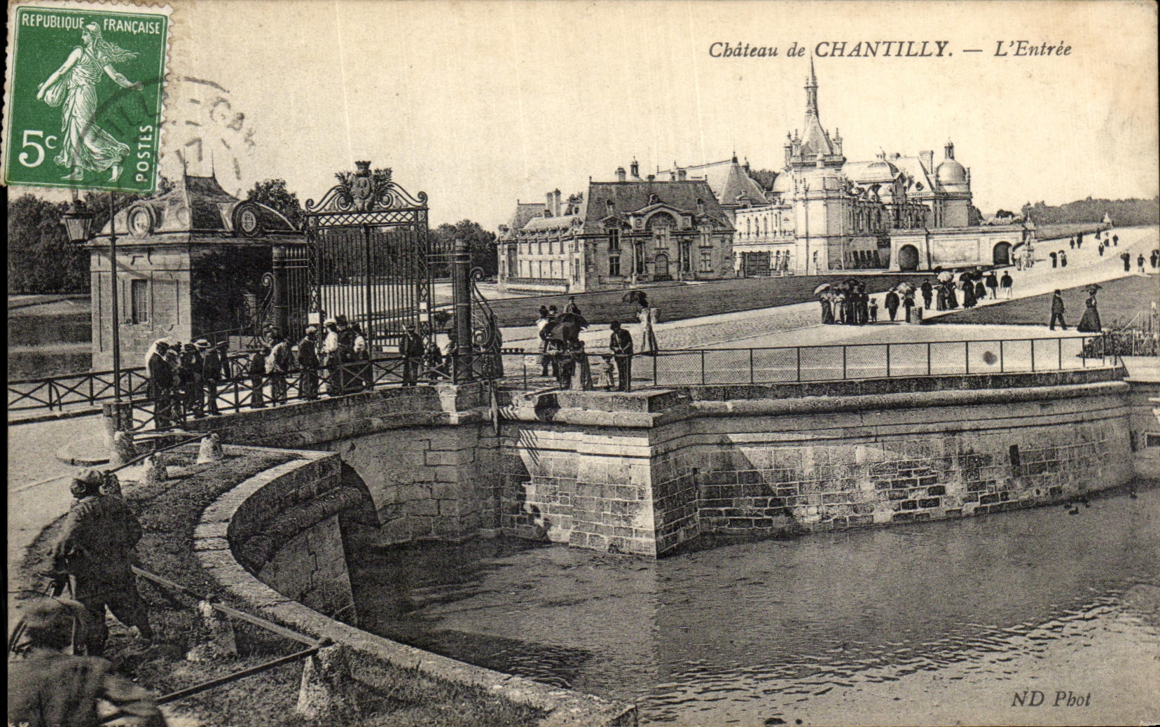 CPA Chateau De Chantilly L Entree