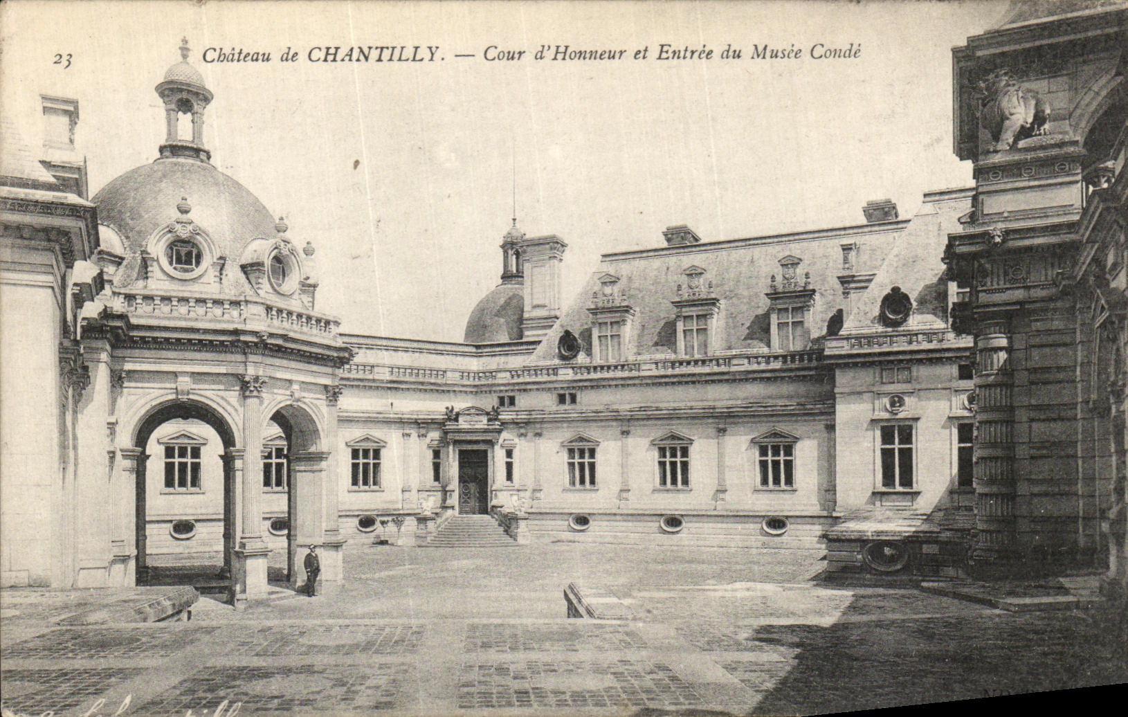 VINTAGE POSTCARD Castle of Chantilly Court D Honor and Entry of the Museum Cop