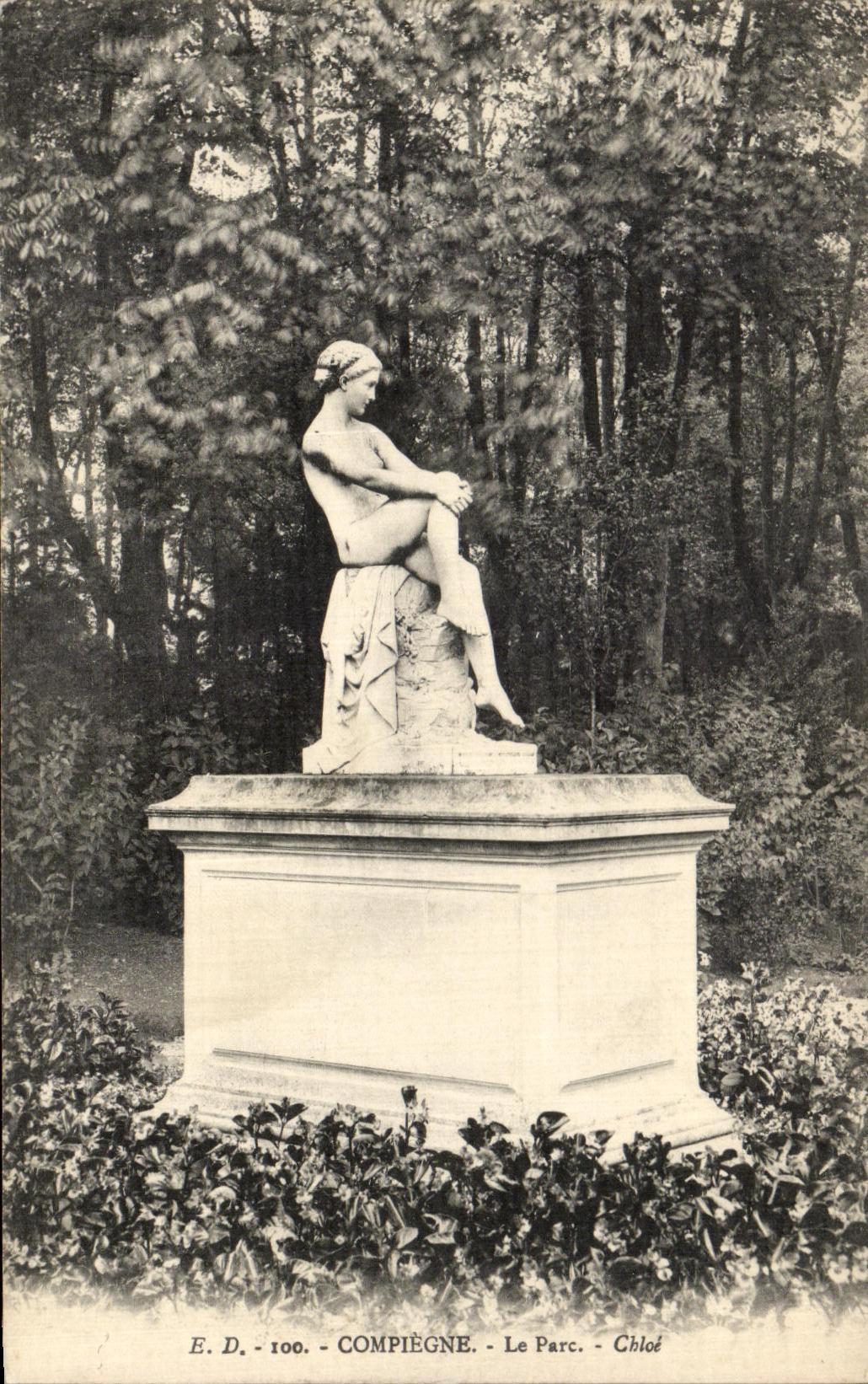 VINTAGE POSTCARD Compiegne the Park