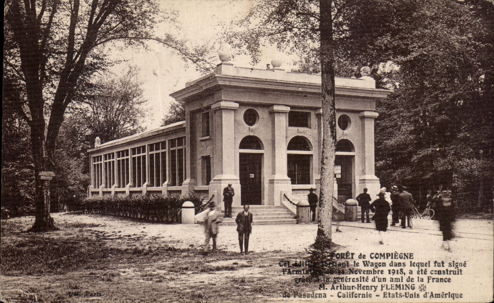 VINTAGE POSTCARD Compiegne Coach of L Militaria armistice