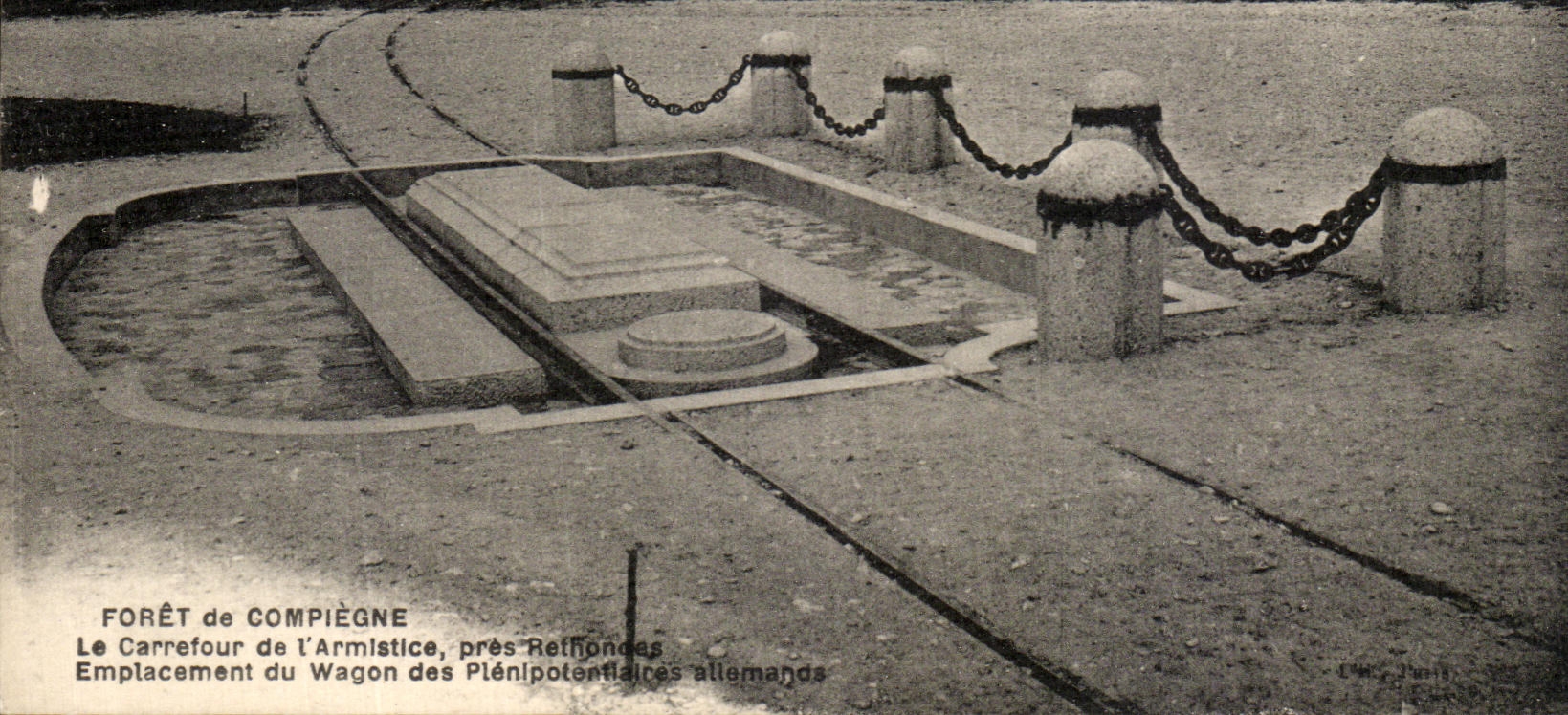 VINTAGE POSTCARD Compiegne Crossroads of L armistice close Rethondes Militaria