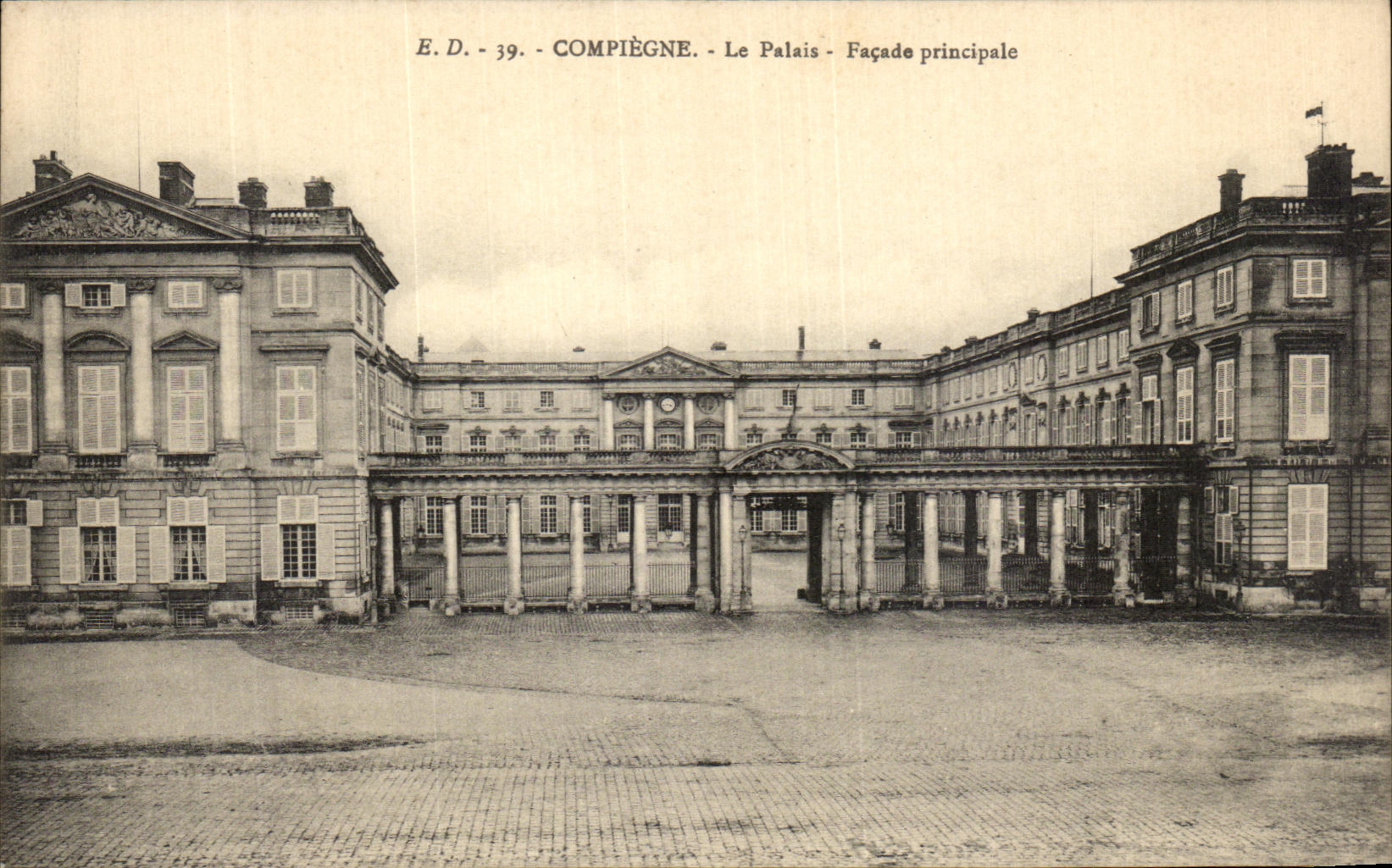 VINTAGE POSTCARD Compiegne the Palate Principal Frontage