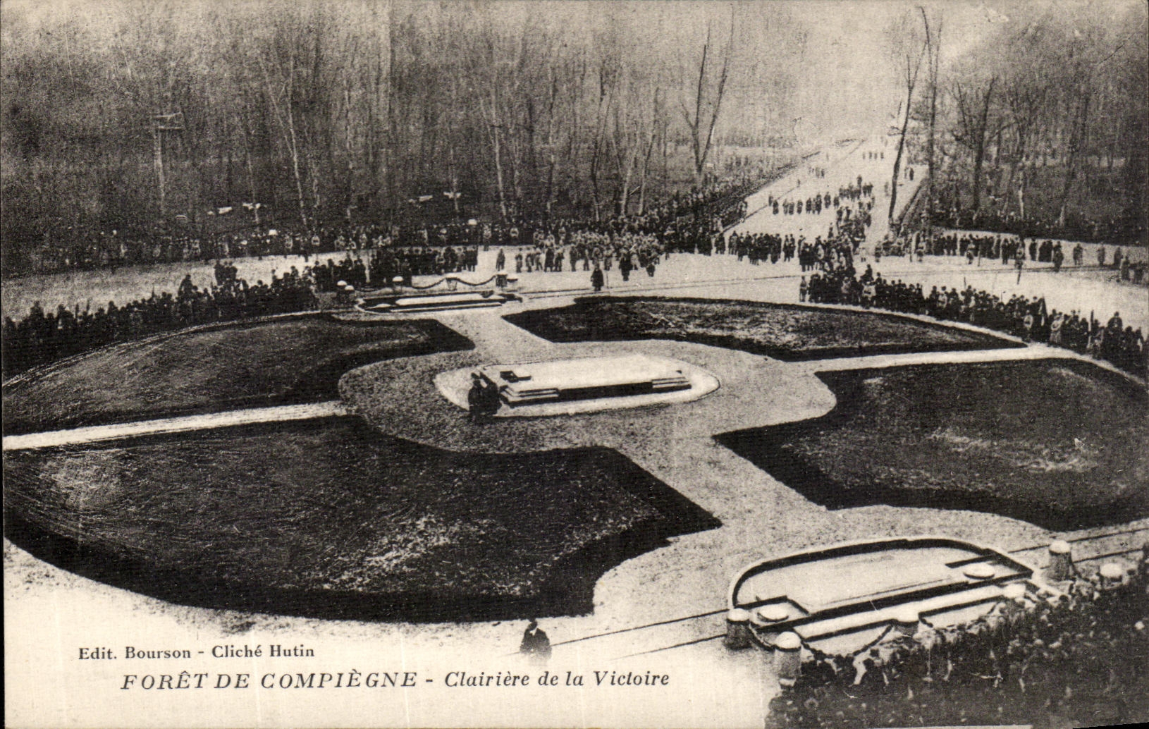 VINTAGE POSTCARD Compiegne Drill Clearing of the Victoire Militaria