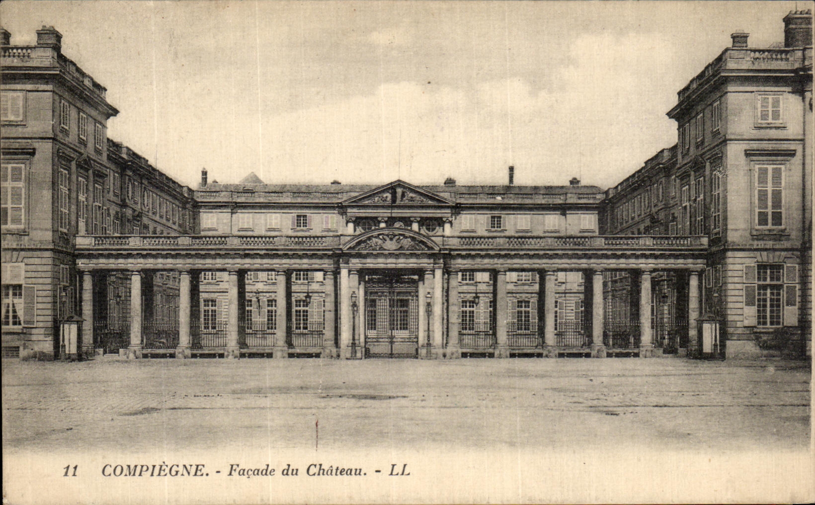 VINTAGE POSTCARD Compiegne Frontage of the Castle