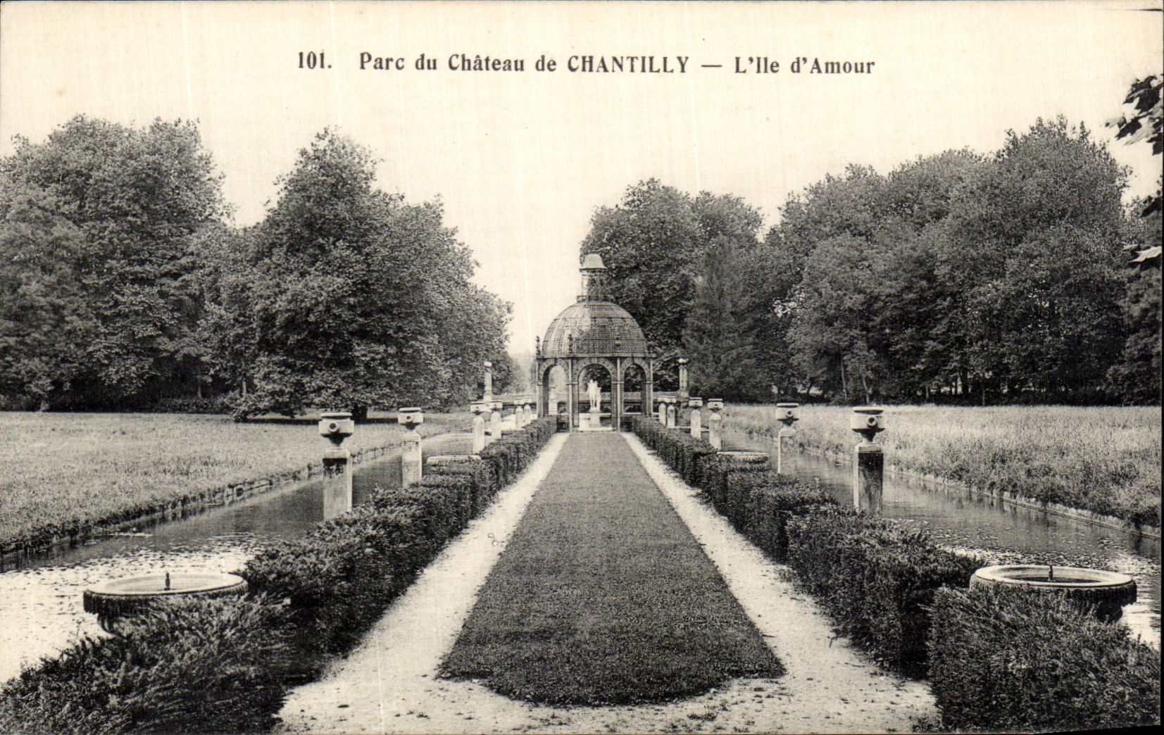 VINTAGE POSTCARD Park of the Castle of Chantilly L D Love
