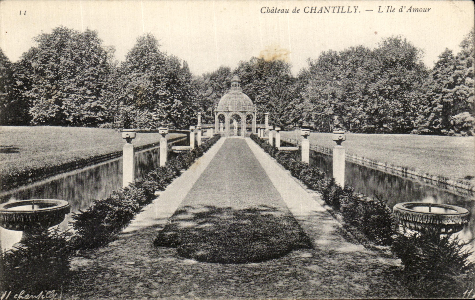 VINTAGE POSTCARD Castle of Chantilly L Island D Love