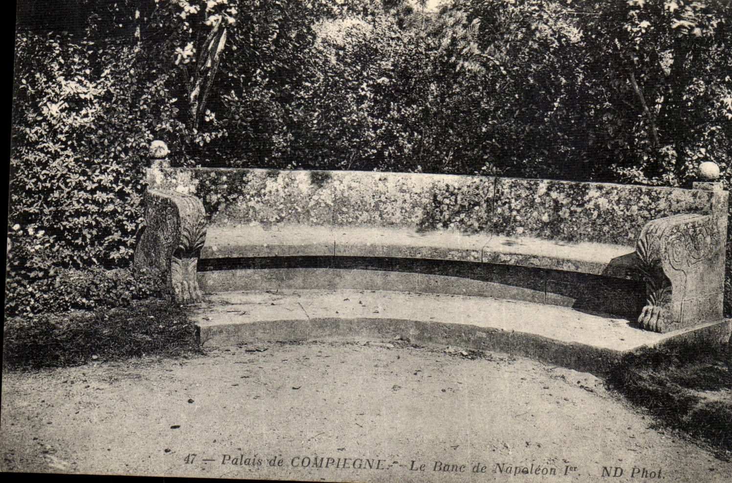 VINTAGE POSTCARD Palate of Compiegne the Bench of Napoleon 1st