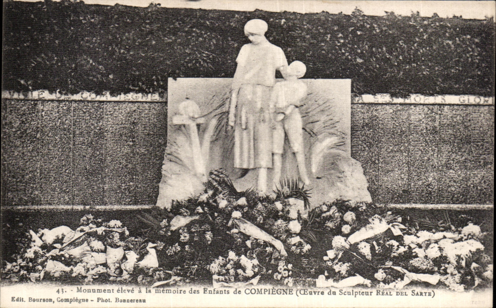 VINTAGE POSTCARD Monument raised with the Memory of the Children of Compiegne Militaria