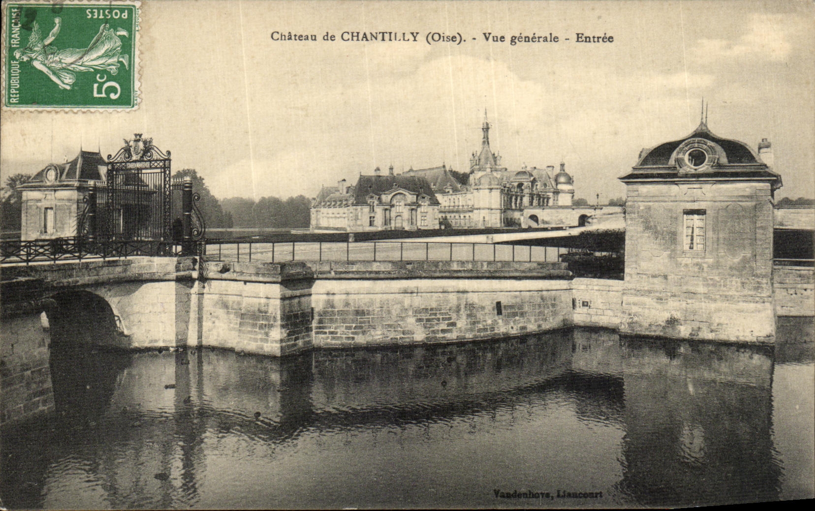 VINTAGE POSTCARD Castle of Chantilly View Entered
