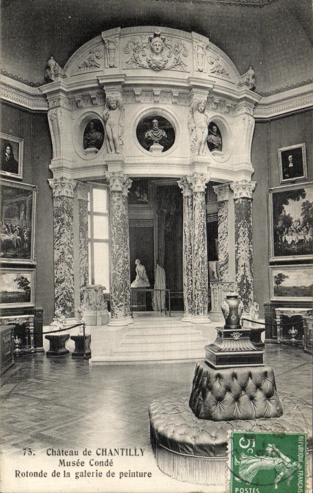 VINTAGE POSTCARD Castle of Chantilly Museum Cop Rotunda of the Picture gallery