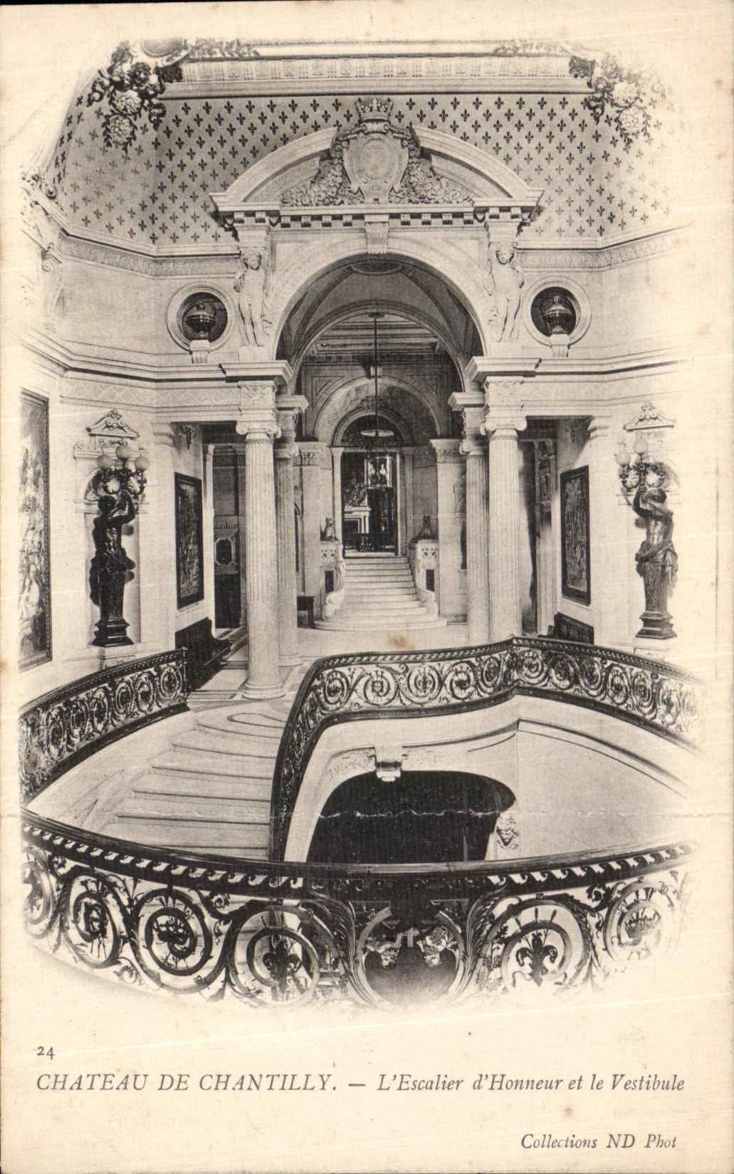 CPA Chateau de Chantilly L Escalier d Honneur et le Vestibule