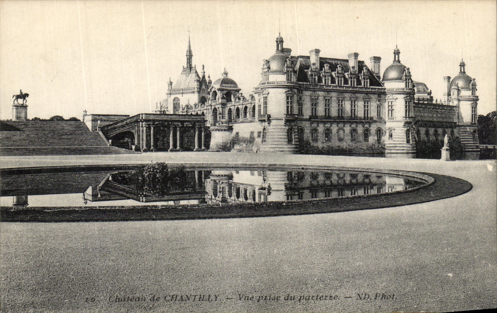 VINTAGE POSTCARD Castle Of Chantilly Seen from of the Floor