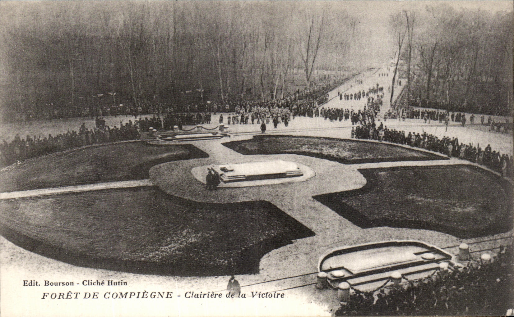 VINTAGE POSTCARD Drill Of Compiegne Clearing of the Victoire Militaria