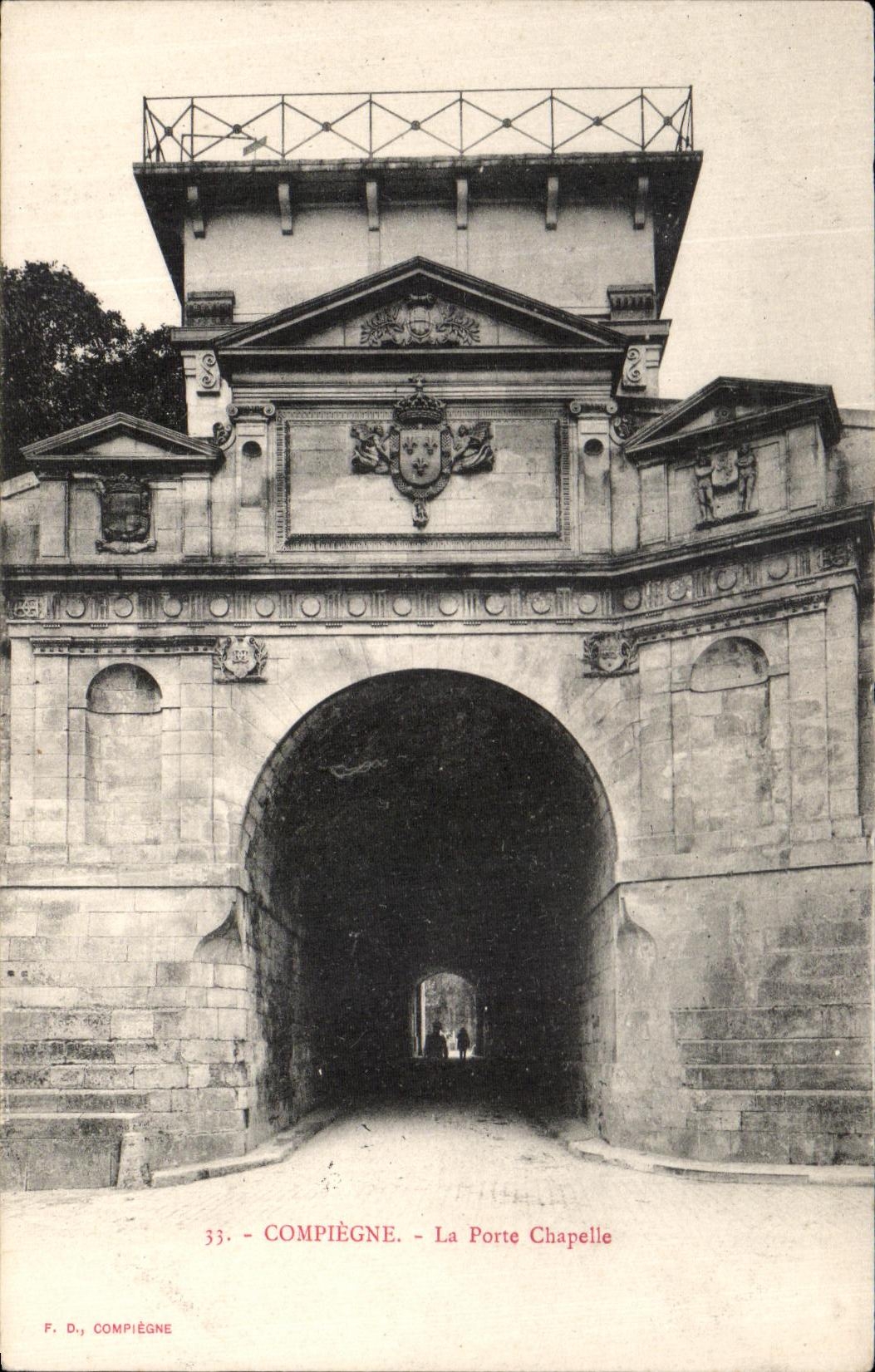 VINTAGE POSTCARD Compiegne the Gate Vault