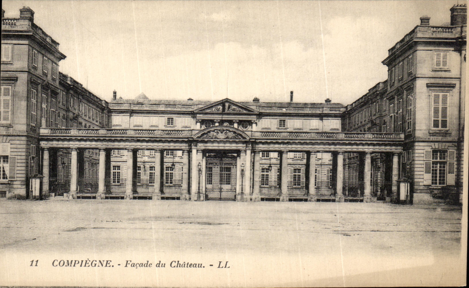 VINTAGE POSTCARD Compiegne Frontage of the Castle