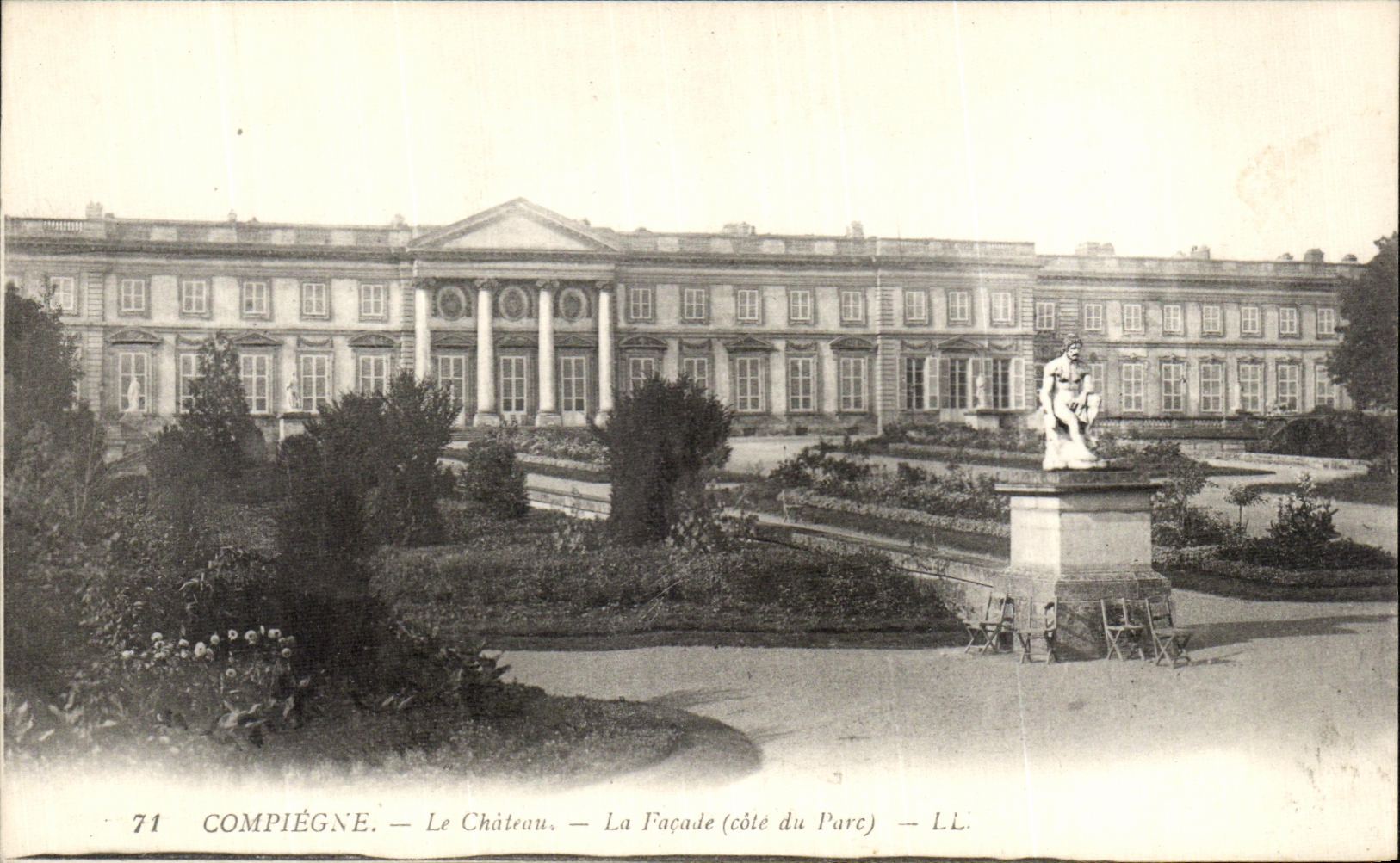 VINTAGE POSTCARD Compiegne the Castle the frontage dimensions park