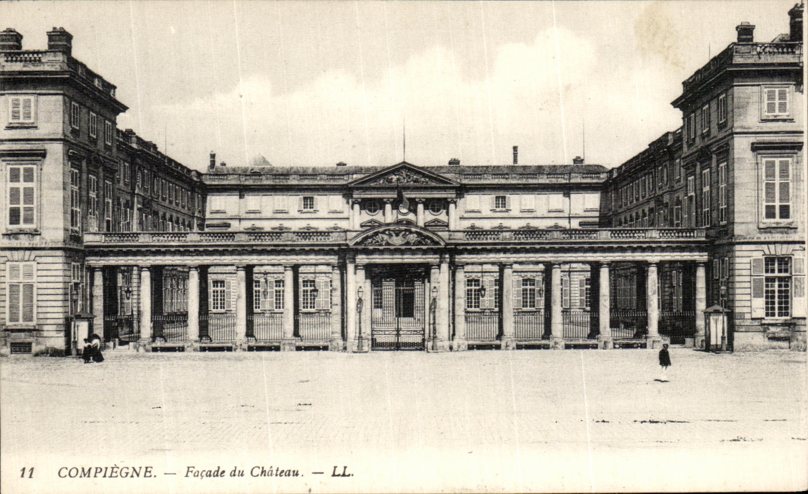 VINTAGE POSTCARD Compiegne Frontage of the Castle