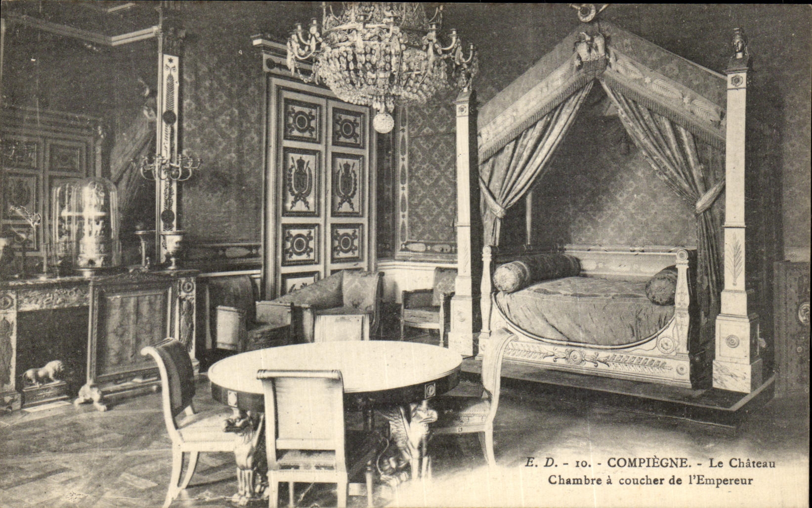 VINTAGE POSTCARD Compiegne Chareau Chambre has to lay down L emperor