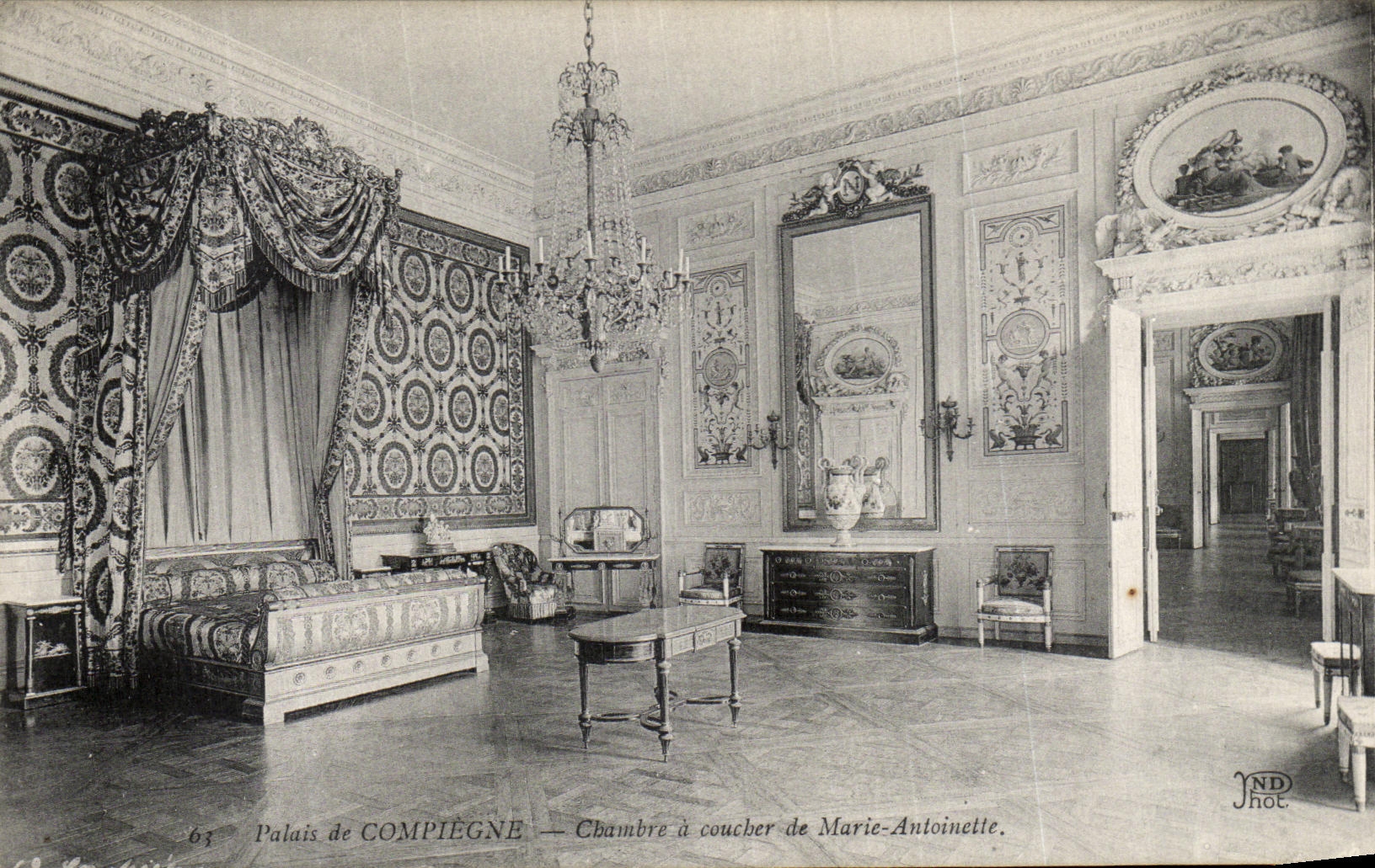 VINTAGE POSTCARD Palais of Compiegne Chambre has to sleep of Marie Antoinette
