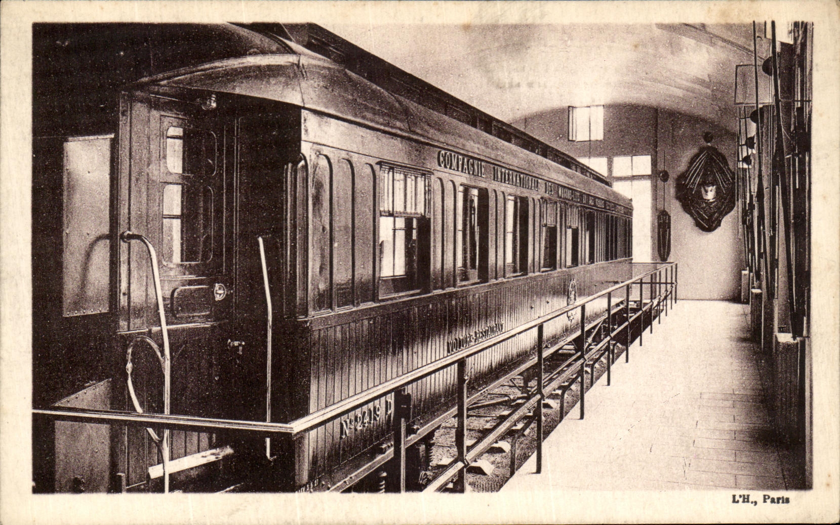 VINTAGE POSTCARD Drill Of Compiegne the Coach of the Marshal Foch Militaria