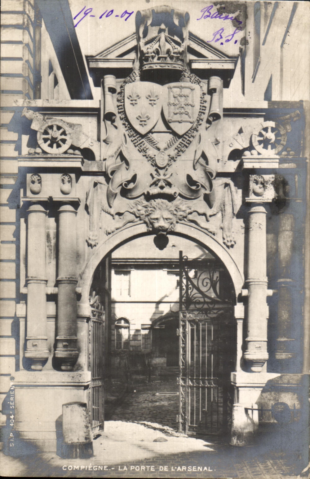 VINTAGE POSTCARD Compiegne the Gate of L Arsenal