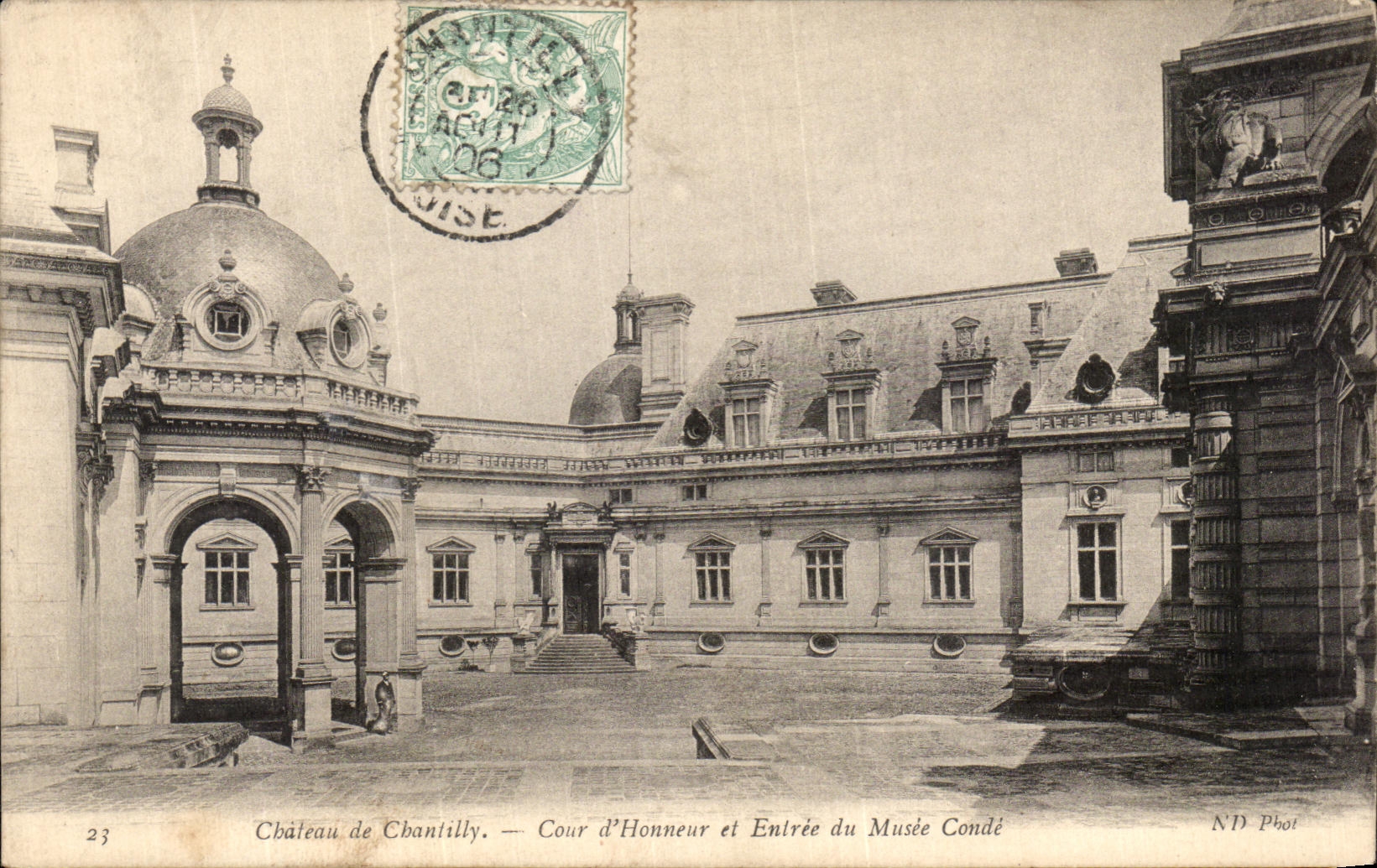 VINTAGE POSTCARD Castle Of Chantilly Court D Honor and Entry of the Museum cop