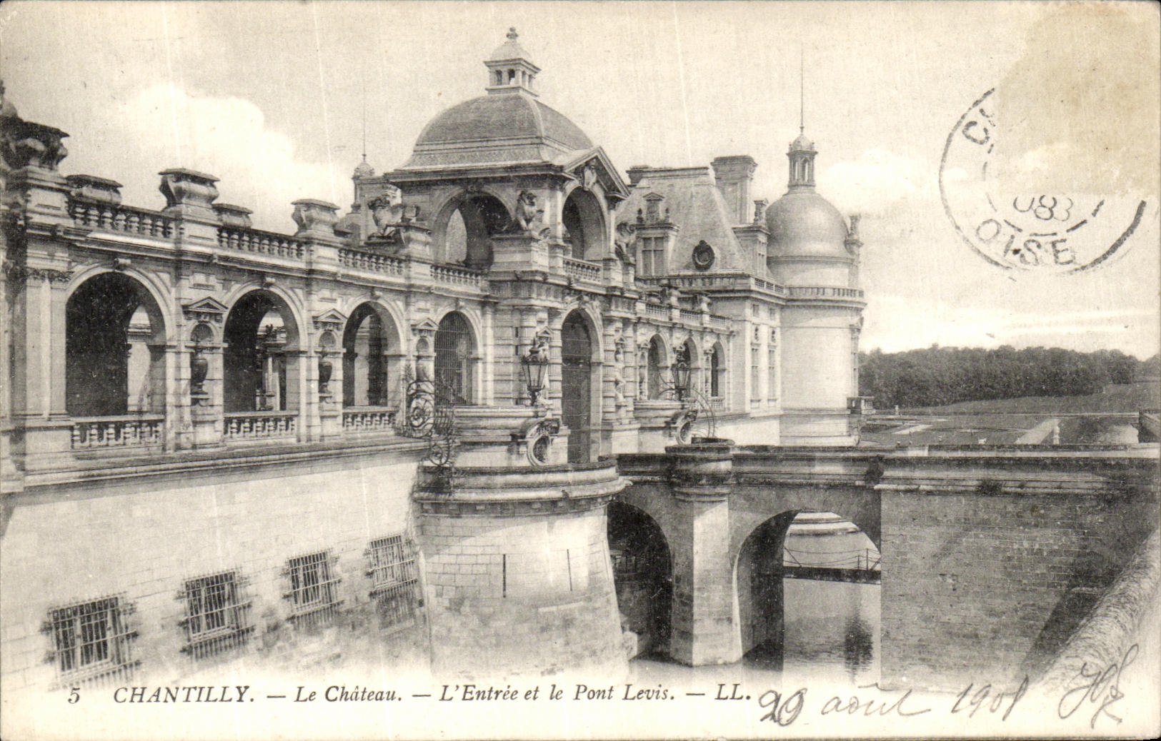 VINTAGE POSTCARD Castle Of Chantilly L Entered and the Levis Bridge
