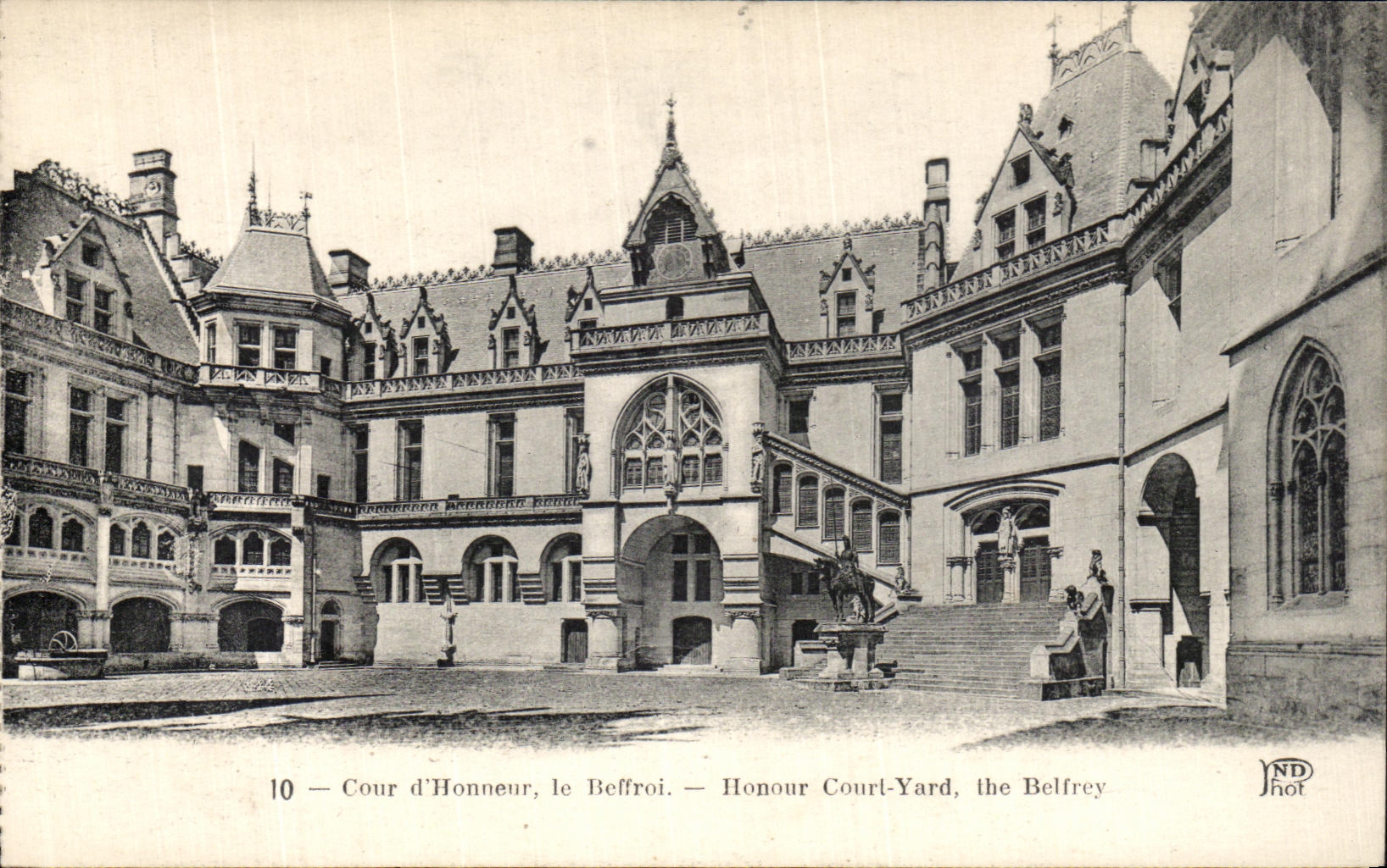 VINTAGE POSTCARD Court D Honor the Belfry