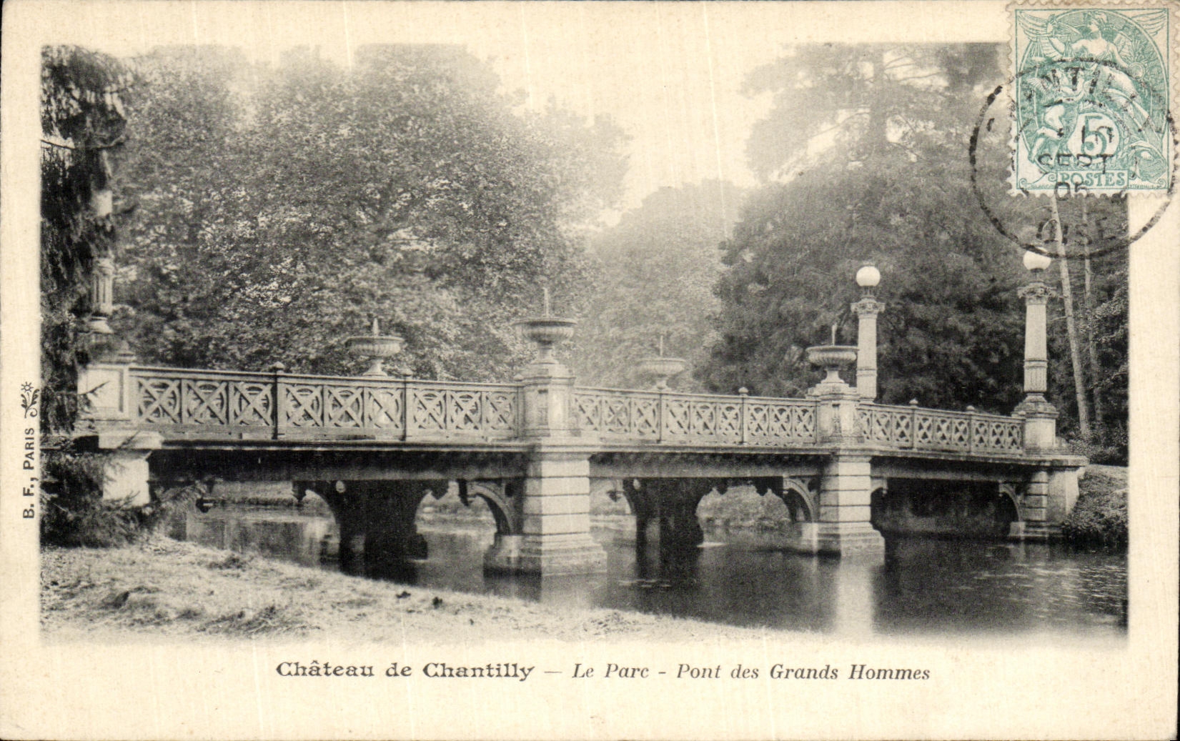 VINTAGE POSTCARD Chantilly Castle the Park Bridge of the Great men